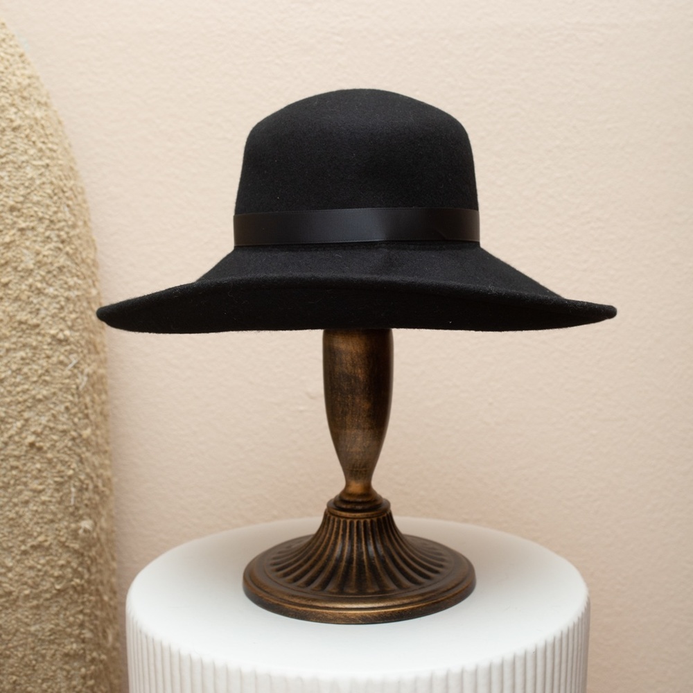 NWOT Black felt wide brim front tilt hat with ribbon - Picture 3 of 8